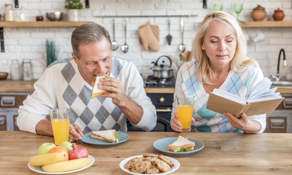 Older couple enjoying a healthy breakfast at home as part of a balanced lifestyle that supports heart health and overall wellbeing.